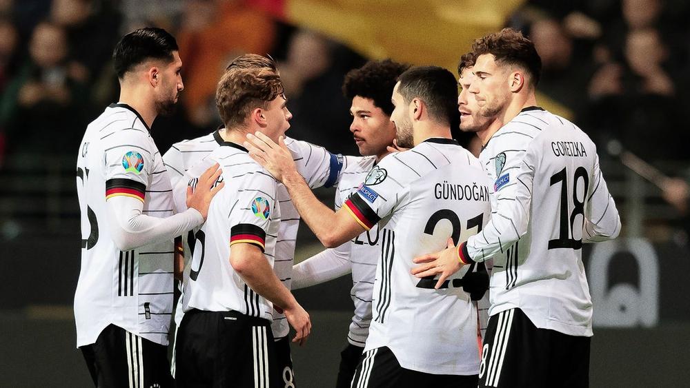 طباخ المنتخب الألماني يعد لاعبي "المانشافت" بطعام "غير صحي" في حال وصولهم إلى نهائي "اليورو"!