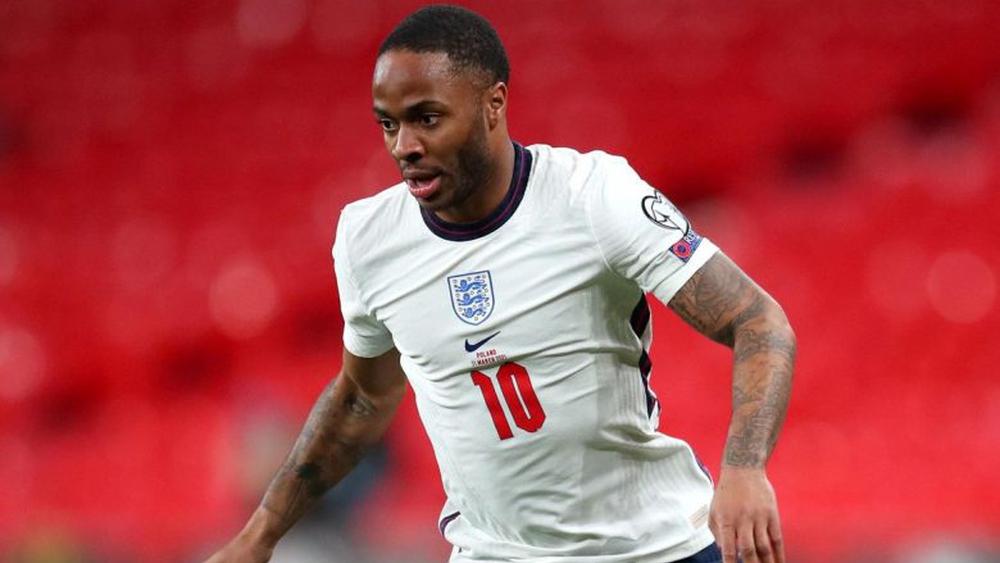 ستيرلينج: "مباراة اسكتلندا مجرد لقاء آخر.. لا نعتمد على المواجهات التاريخية بقدر ما نركز على الحاضر"