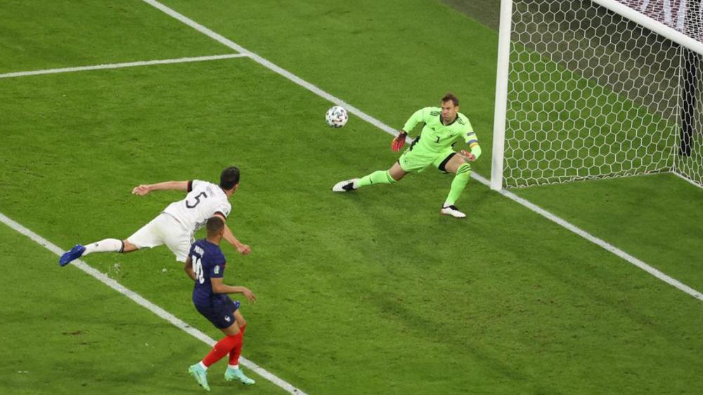 هوملز يدخل تاريخ ألمانيا بـ"رقم سلبي" ويصبح صاحب أول هدف عكسي لـ"المانشافت" في "اليورو"