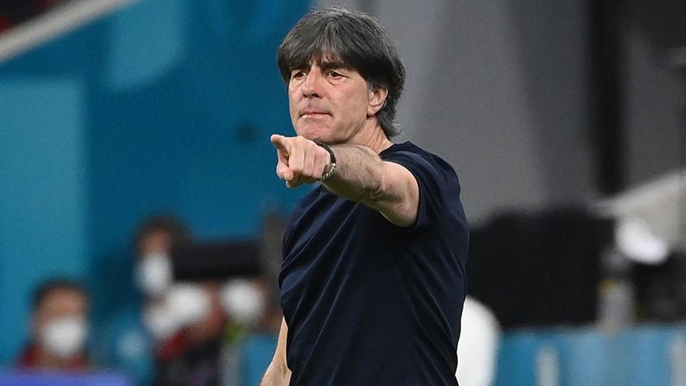 لوف يرفض إلقاء اللوم في الهزيمة أمام فرنسا على هوملز ويصرح: "إنه مجرد سوء حظ"