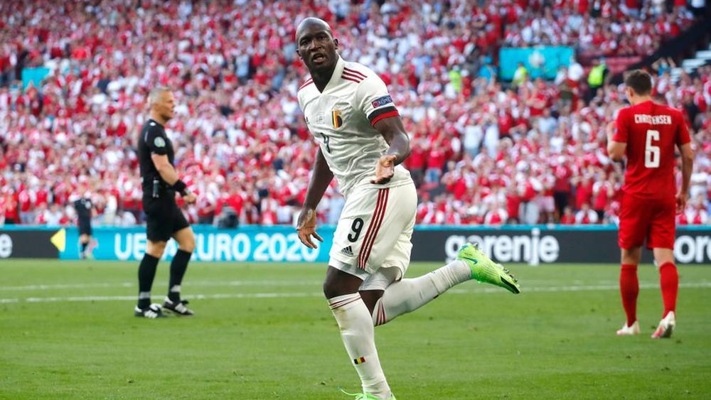 للمرة الثانية تواليا.. لوكاكو يحصد جائزة "رجل مباراة" بلجيكا والدنمارك ويصرح: "أشكر الجماهير الدنماركية على هتافها بإسم صديقي إريكسن"