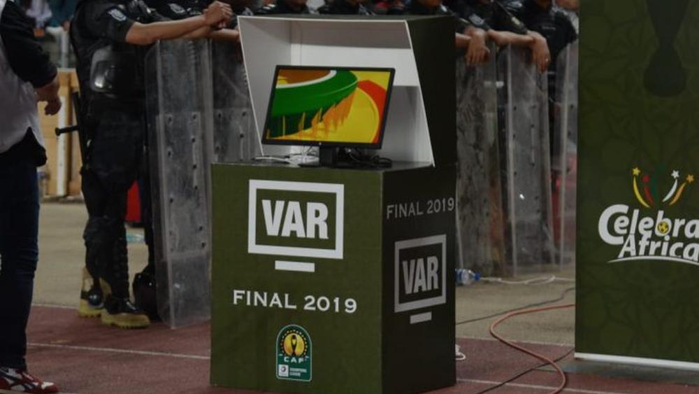 "الكاف": "تأكدنا من اشتغال الفار بملعب رادس وسنختبره مجددا يوم غد قبل لقاء الترجي والأهلي"