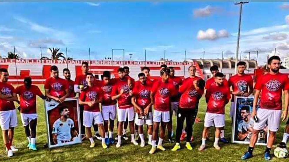 أعضاء الوينرز في "زيارة تحفيزية" للاعبي الوداد قبل مواجهة "كايزر" ورفاق الكرتي يرتدون منتوجا للفصيل الأحمر