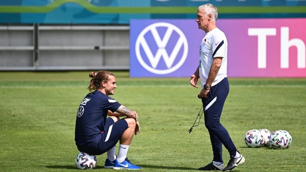 ديشان: "جريزمان أحد أعظم اللاعبين على مدار التاريخ في أوروبا والعالم"