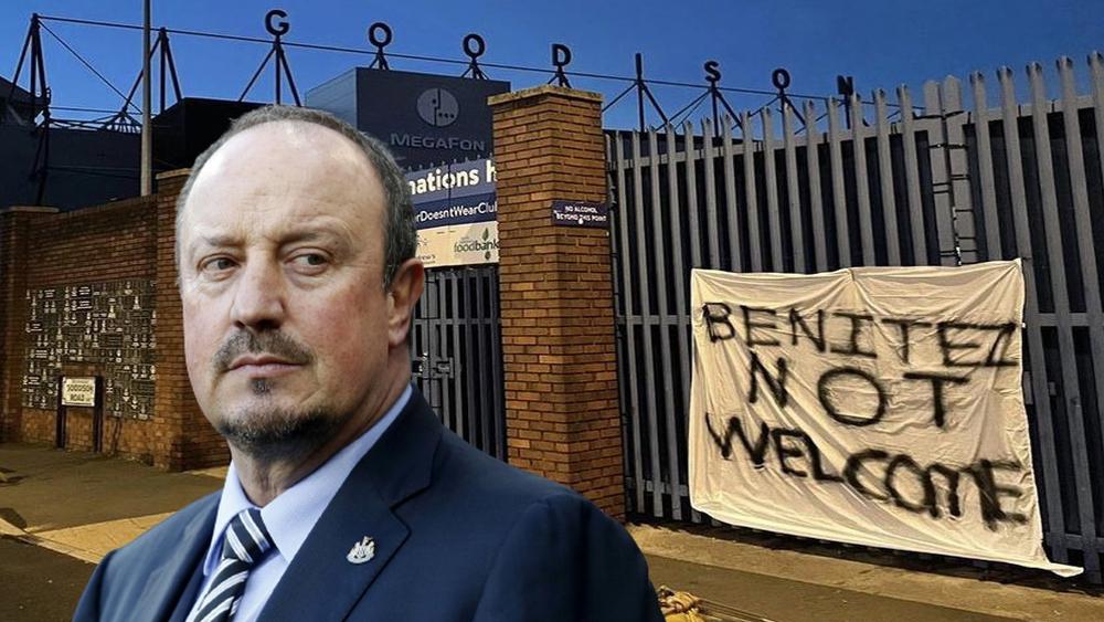 بسبب وصفه إيفرتون بـ"الفريق الصغير" في 2007.. جماهير النادي ترفض قدوم بينيتيز لتدريب فريقها: "بينيتيز غير مُرحَّب بك"