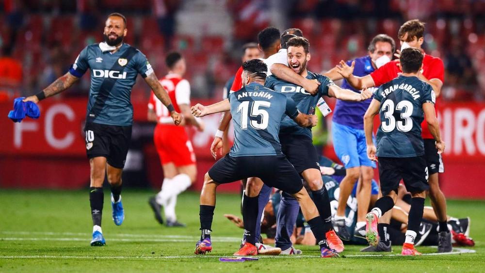 رايو فايكانو "يقلب الطاولة" على خيرونا ويرافق إسبانيول وريال مايوركا للدرجة الأولى الإسبانية "الليغا"