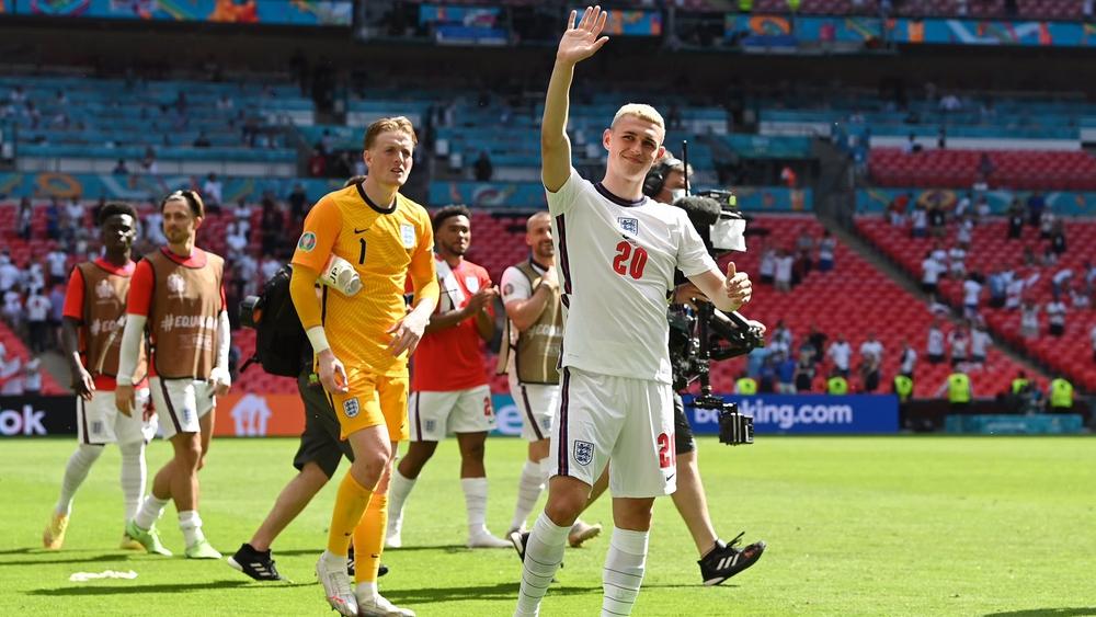 فودين: "اتفقنا كلاعبين للمنتخب الإنجليزي على صبغ شعرنا باللون ذاته حال تتويجنا باليورو.. لقد فعلتها رومانيا سابقا وسنكرر ذلك"