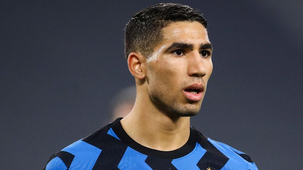 الإنتر ينتظر وصول "عرض جديد" من سان جيرمان لبيع عقد حكيمي ويتجاهل "مقترح" تشيلسي بإشراك لاعبين في الصفقة