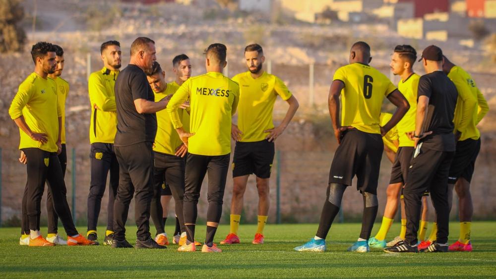 جماهير المغرب الفاسي: "التسيير العشوائي سبب رئيسي في وضعية الماص ومشكل الفريق أكبر من تغيير المدربين فقط!"