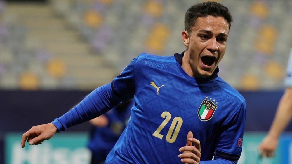 راسبادوري (مهاجم إيطاليا): "أدرس العلوم الرياضية في المعسكر وأستعد لامتحان التشريح.. حين أتمرن لا أكتفي بالتدريبات بل أحاول فهم أسبابها"