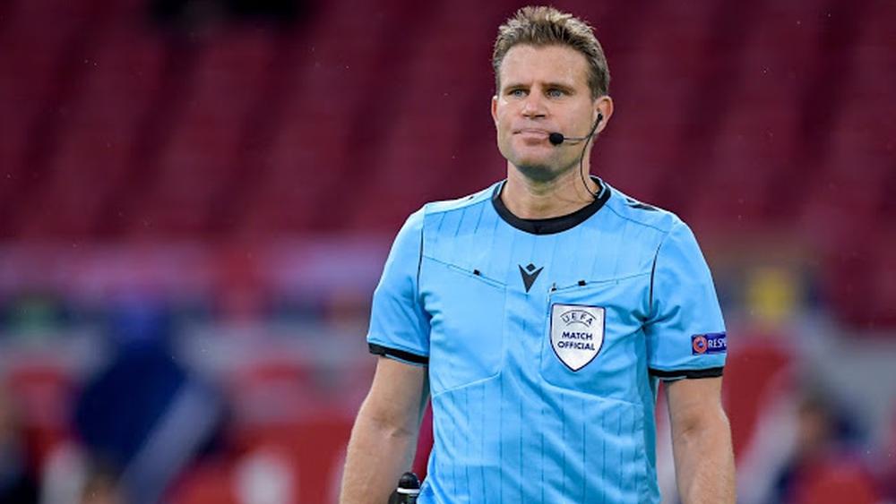 تعيين حكم ألماني لقيادة مباراة بلجيكا والبرتغال وصافرة روسية للقاء هولندا والتشيك في ثمن نهائي "اليورو"