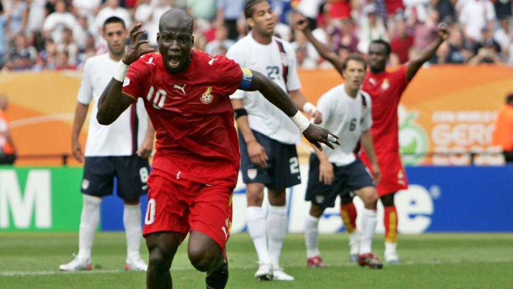 أبياه نجم المنتخب الغاني السابق مازحًا: "قبل تسديد ركلة الجزاء ضد أمريكا في مونديال 2006 خسرت 5 كيلوغرامات"