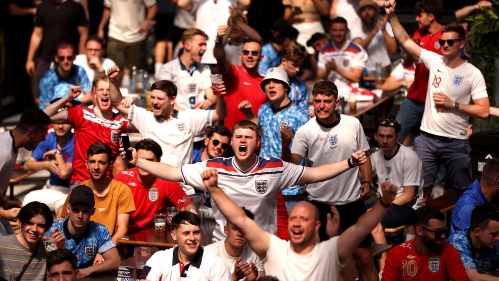 الاتحاد الإنجليزي يحذر جماهير منتخبه من ترديد أغنية "عن هزيمة ألمانيا في الحرب العالمية الثانية"