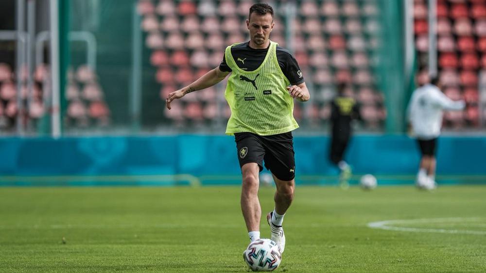 داريدا قائد منتخب التشيك يسابق الزمن للحاق بمواجهة هولندا