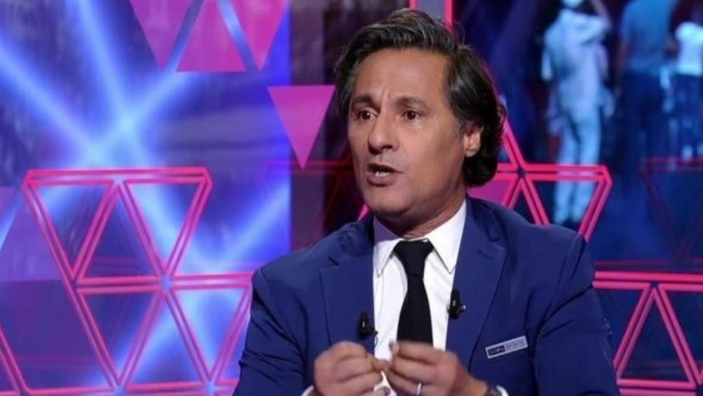 بنيج: "الوداد تعرض لمؤامرة تحكيمية لم نعاين 'الفار' باسثتناء وضع الحكم يده على أذنه" والمقدم يرد: "لكنه يضعها على الأذن الخالية من السماعة"