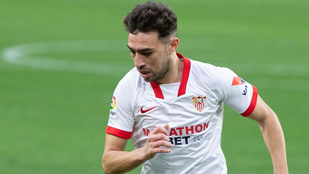 منير الحدادي يدخل في محادثات مع "ريال بيتيس" للانتقال إليه من الغريم "إشبيلية"