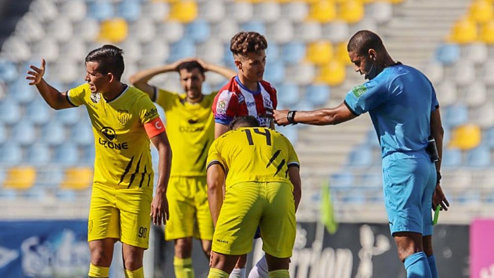 جماهير المغرب الفاسي بـ"نبرة غاضبة": "سادس لقاء بدون انتصار يجعل الفريق على بعد سنتيمترات من العودة إلى قسم الظلمات!"