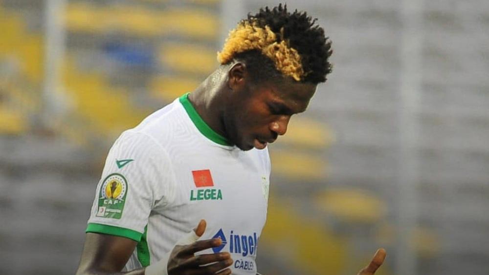 الشوط الأول "الرجاء x بيراميدز" (0-0).. احتجاجات مصرية وتوقفات "مزعجة" من الحكم والقائم يحرم مالانغو من الهدف