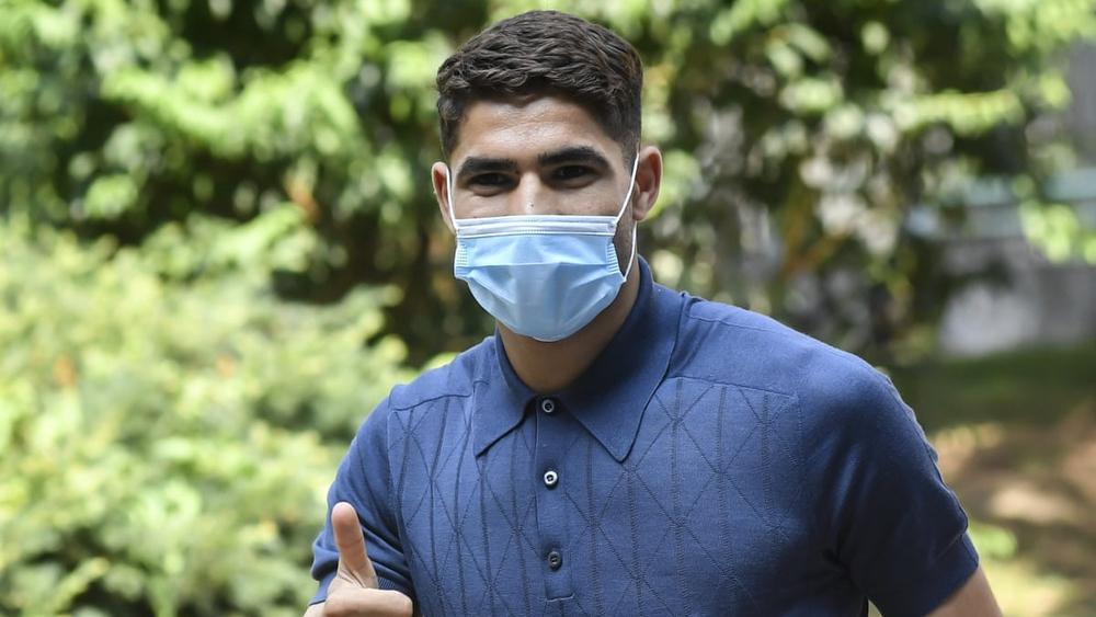 حكيمي يسافر إلى باريس "في الساعات القليلة القادمة" لاجتياز الفحص الطبي وسان جيرمان يقترب من الإعلان عن الصفقة