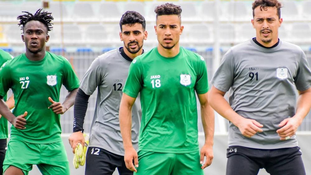 بعد المشادات الكلامية بين رئيس النادي ومساعد المدرب.. اشتباك جديد بالأيدي بين لاعبي الدفاع الحسني الجديدي