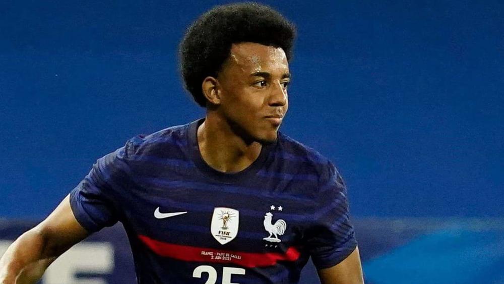 إشبيلية يرفض عرض مانشستر يونايتد الأول لضم "كوندي"