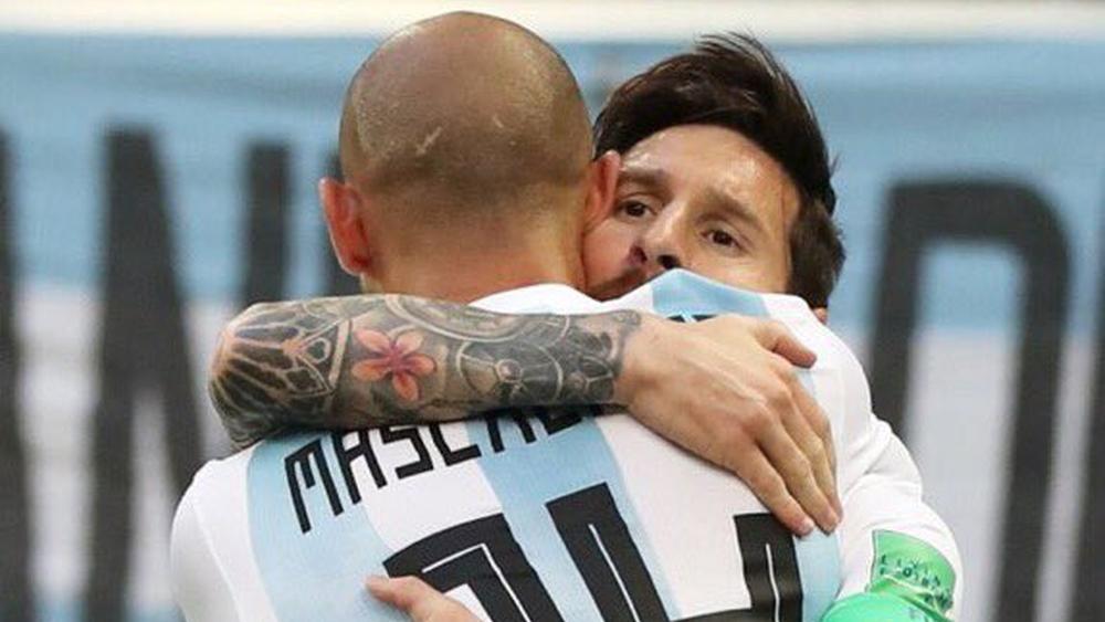 بعد أن أضحى أكثر من مثل الأرجنتين.. ميسي يحتفل بـ"طريقته الخاصة" وماسكيرانو يعقب: "لا يوجد أفضل منك لتحطيم رقمي أيها الأسطورة"