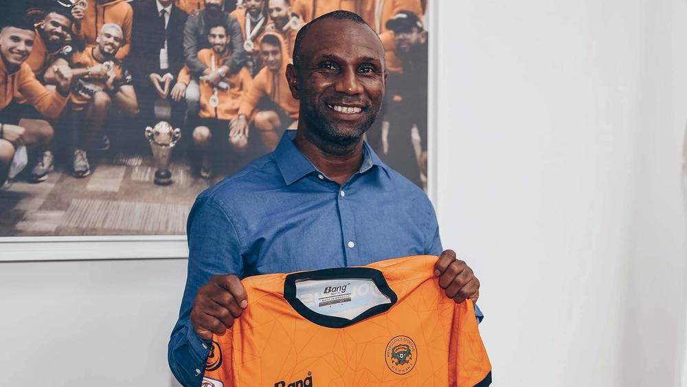 رسميا/ نهضة بركان يتعاقد مع المدرب الكونغولي إيبينغي لموسميْن