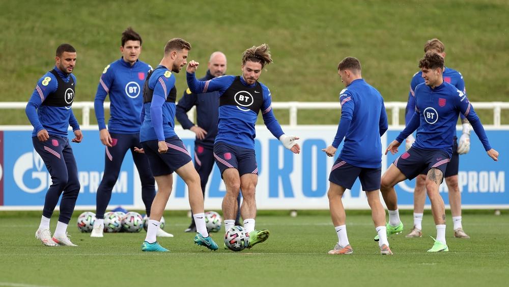 منتخب إنجلترا يتدرب بصفوف مكتملة قبل مواجهة الدنمارك غدًا في نصف نهائي "اليورو"