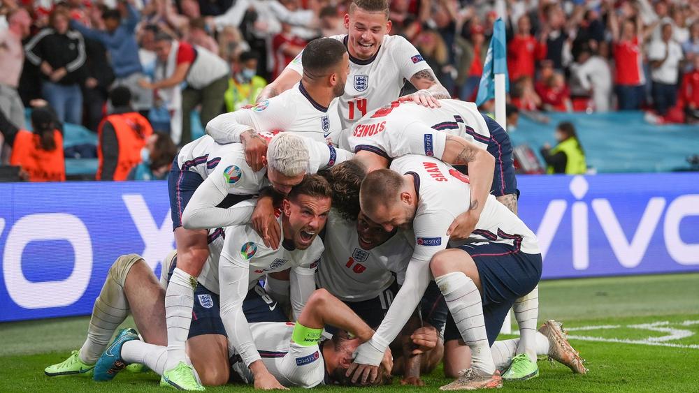 كرة القدم تقترب من "العودة إلى موطنها" وهندرسون يصرح: "ستكون أكبر مباراة في حياتنا"