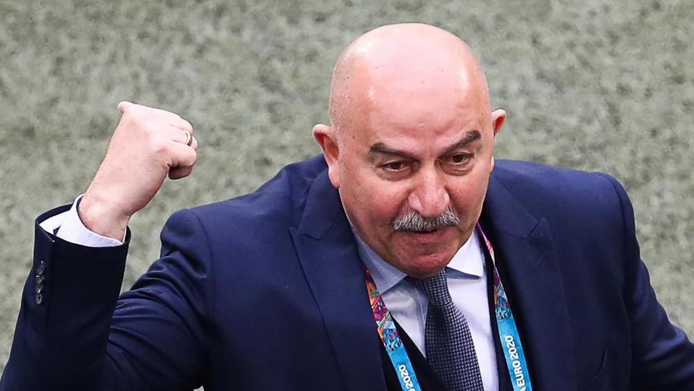 إقالة "تشيرتشيسوف" من تدريب منتخب روسيا بعد الإقصاء المبكر من "اليورو"