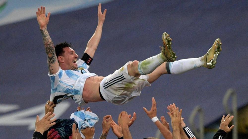 رحلة ميسي إلى إسبانيا كانت تحت تهديد "عبوة ناسفة" في مطار روزاريو