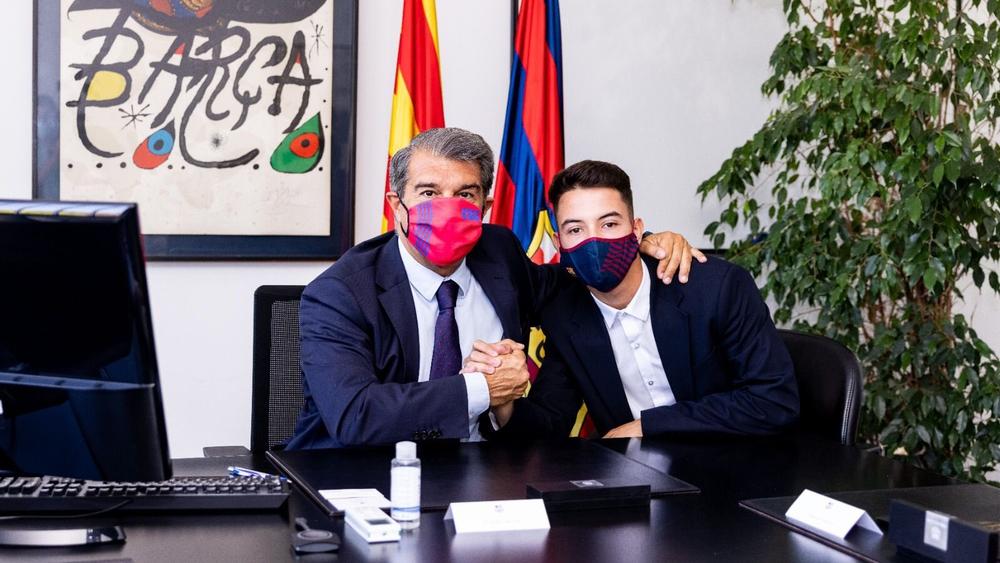 رسميا/ برشلونة يجدد عقد المغربي زكريا غيلان ويؤكد تصعيده للبارسا "ب" مع "تأمينه" بـ 50 مليون يورو كشرط جزائي