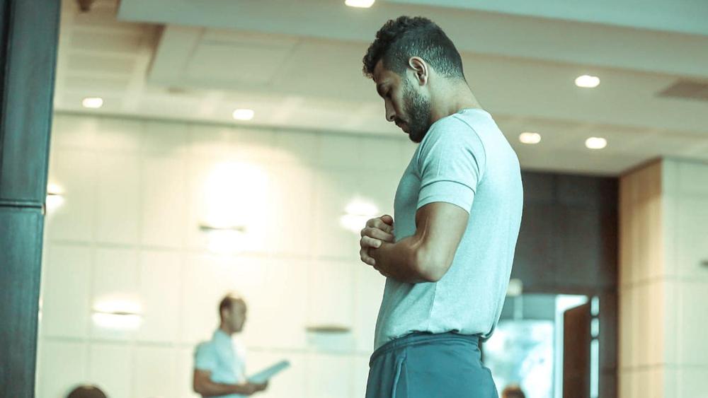 قبل يوم من خوض نهائي دوري الأبطال.. لاعبو الأهلي يُؤدّون "صلاة الجمعة" بفندق الإقامة في الدار البيضاء