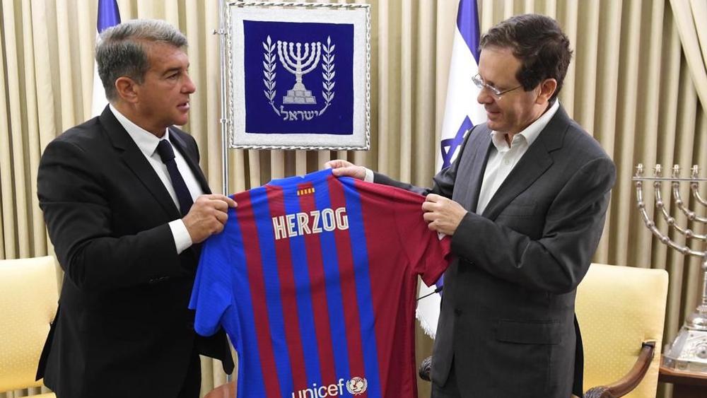 الاتحاد الفلسطيني يشكر رئيس برشلونة على رفض اللعب داخل "الكيان الصهيوني"