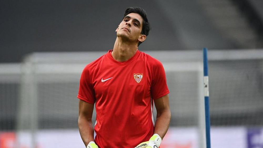 صحيفة "آس" عن بونو: "دميتروفيتش سيجد صعوبة في منافسة الحارس المغربي"