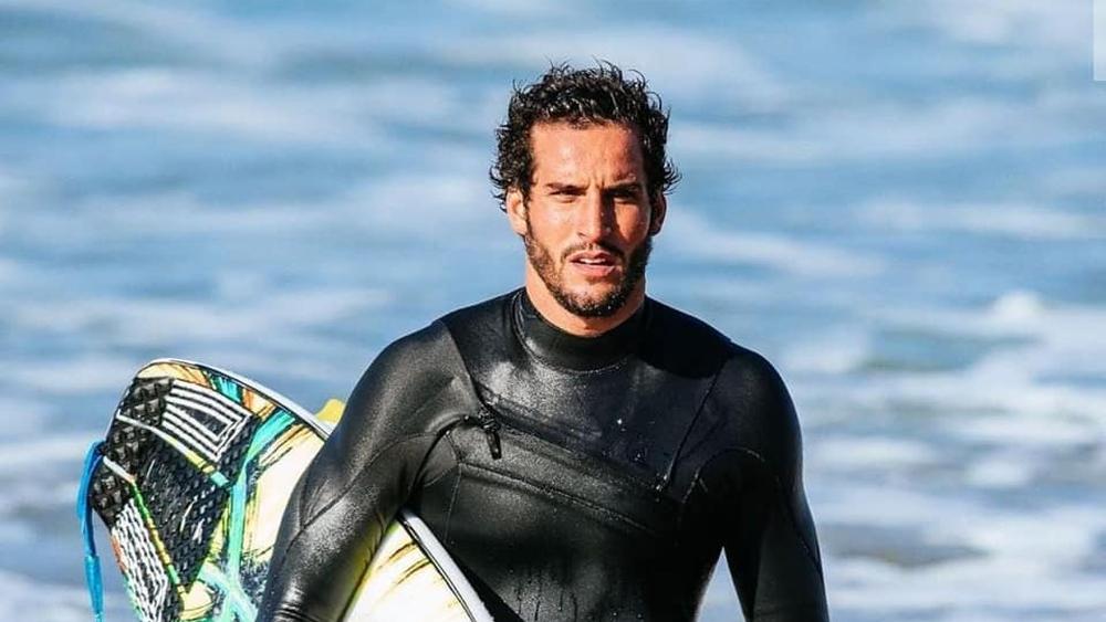 أولمبياد "طوكيو 2020".. راكب الأمواج المغربي رمزي بوخيام يتأهل لثمن النهائي