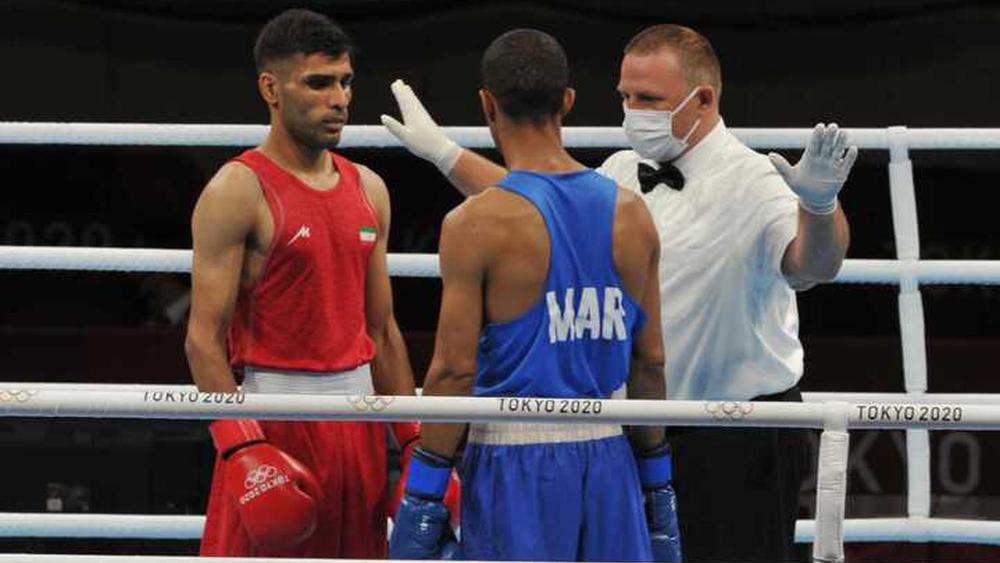 ملاكم مغربي شارك في أولمبياد طوكيو "يفجرها" ويفضح مدرب المنتخب: "كان كَيْطلَع سكران مْعَانا لِلحلبة وكَيحاربْنا بَاشْ مَنْرفعُوش راية المغرب"