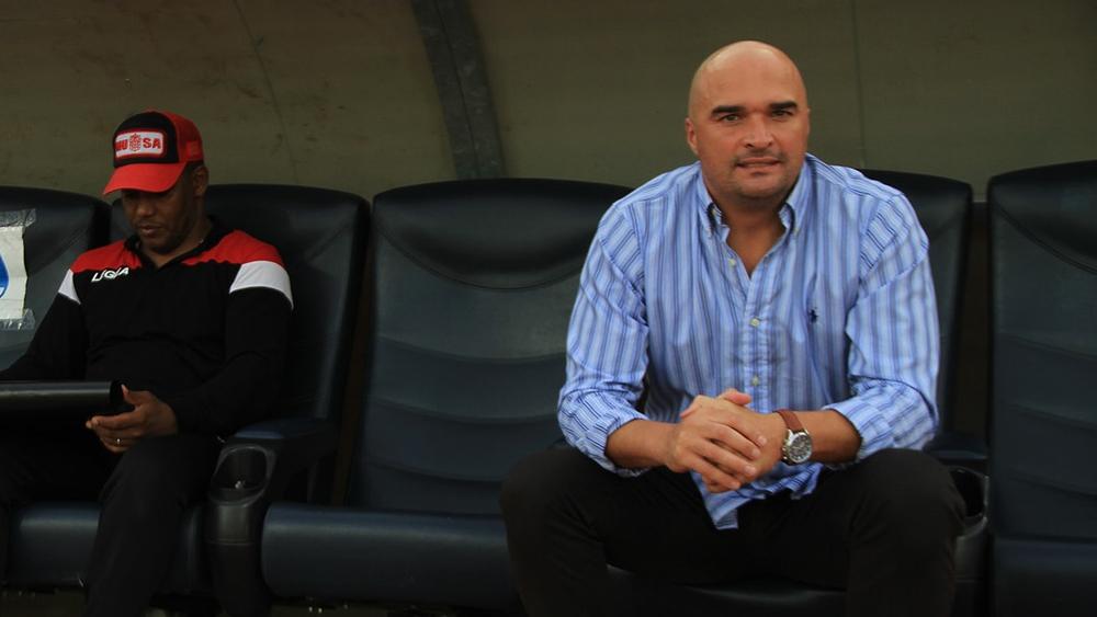 إدارة حسنية أكادير تجدد ثقتها في المدرب رضا حكم بتمديد عقده لموسم إضافي