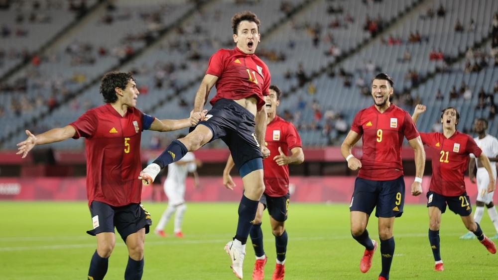 "أولمبياد طوكيو 2020".. إسبانيا تستغل "أخطاء" الإيفواريين وتبلغ نصف نهائي كرة القدم رجال