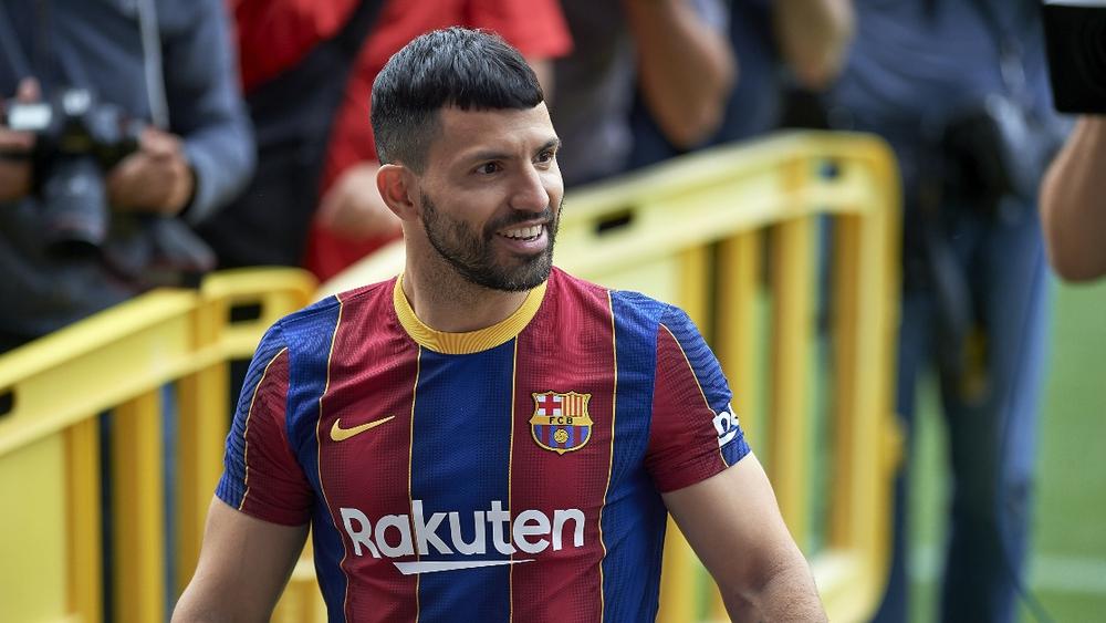 أجويرو يصل إلى برشلونة ويصرف 500 ألف يورو في يومه الأول