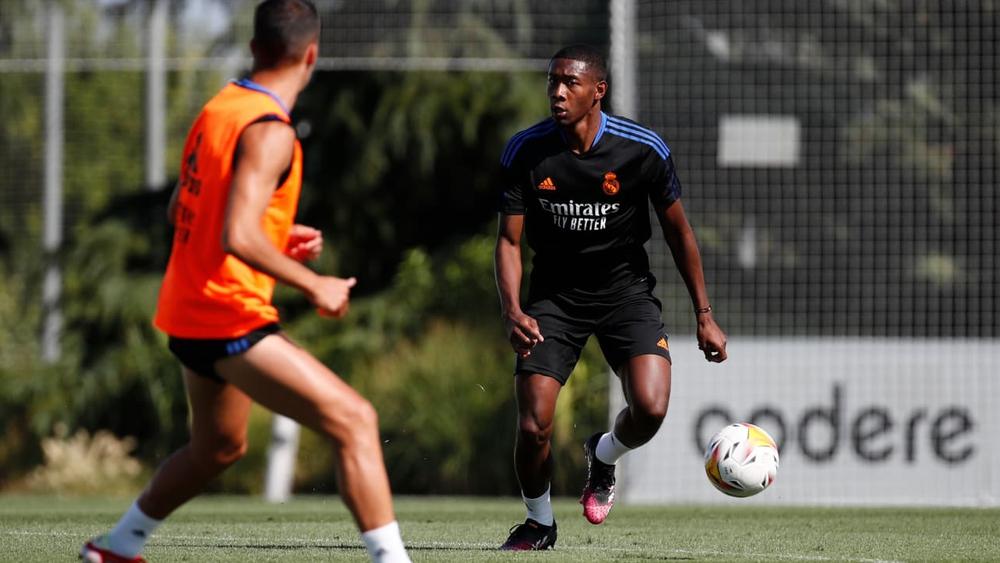 أنشيلوتي يدفع بألابا وبيل أساسيين.. جيرو يقود الخط الأمامي لميلان