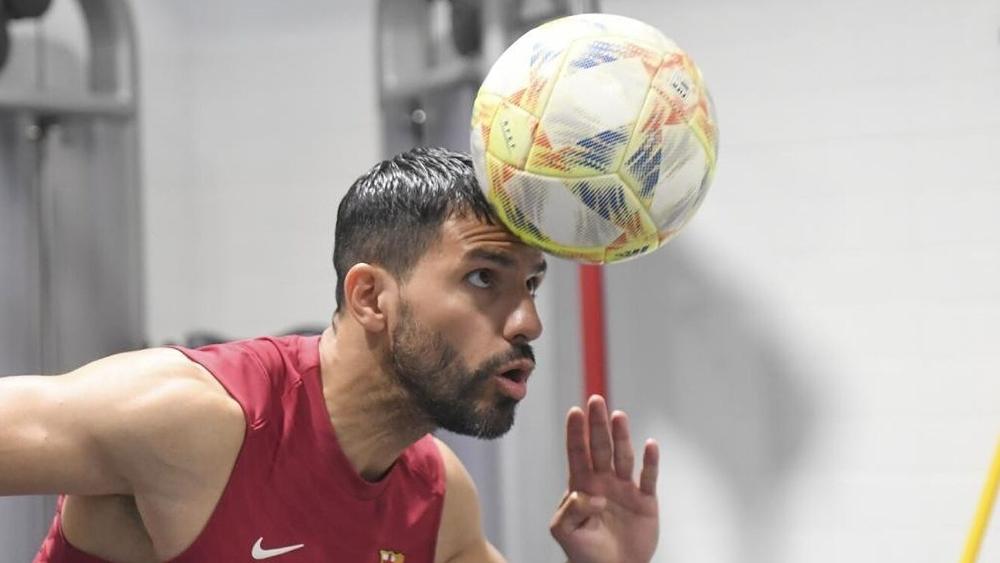 رسميا/ أغويرو يبتعد عن الميادين لشهرين ونصف.. الوافد الجديد سيغيب عن 9 مباريات في "الليغا" وقد يعود في مواجهة "الكلاسيكو"!