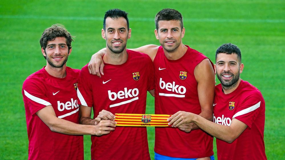 بوسكيتس يخلف ليونيل ميسي ويحمل شارة قيادة برشلونة