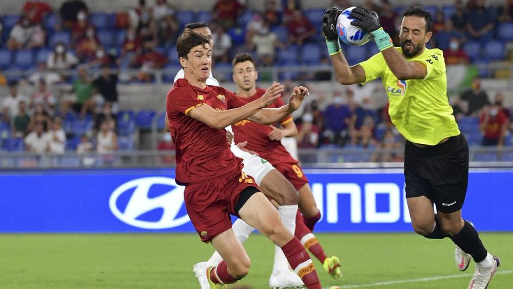 مباراة الرجاء وروما الودية.. الفريق الأخضر ينهي الشوط الأول متأخرا بهدفين نظيفين