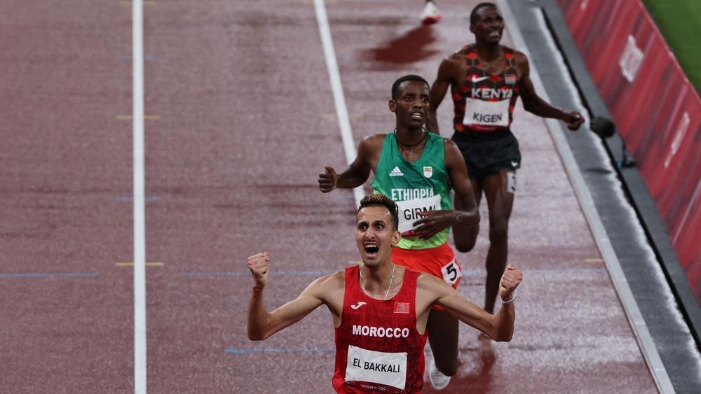 كينيا تتّجه نحو مراجعة وتطوير "برامج ألعاب القوى" بسبب تتويج البقالي وكسره هيمنة "العدائين الكينيين" على سباق 3000 متر موانع