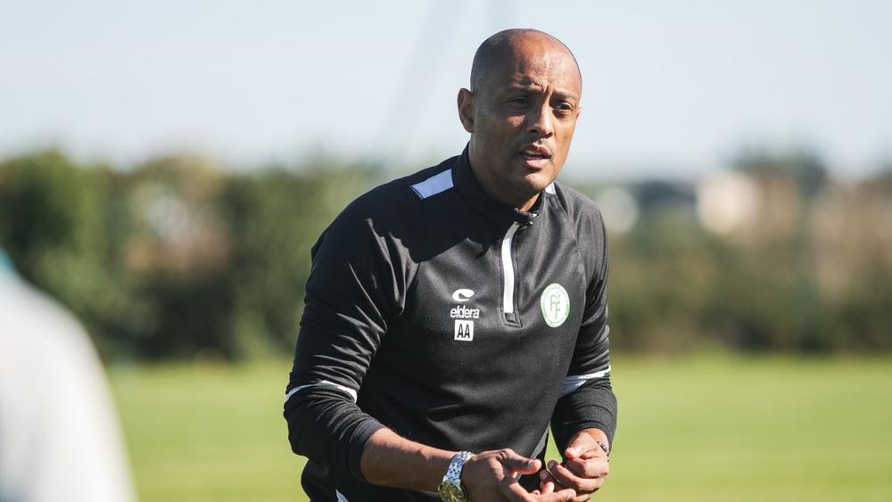 مدرب منتخب جزر القمر: "تعادلنا مع المغرب (2-2) وغانا (0-0) منذ فترة ونحن مسرورون بالمشاركة لأول مرة في كأس أمم أفريقيا"