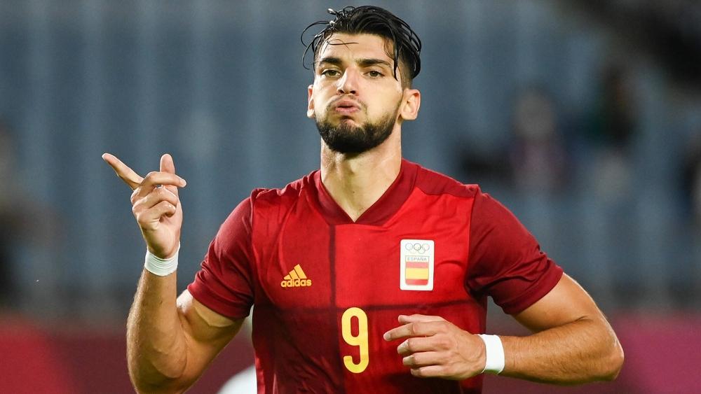 رسميًا / إشبيلية يتعاقد مع الإسباني “رافا مير” لتعزيز خط هجومه