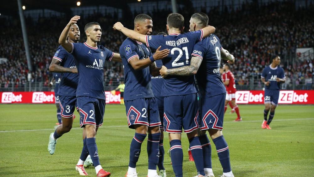 حكيمي يُقدّم تمريرة حاسمة في انتصار سان جيرمان على بريست بأربعة أهداف لهدفيْن