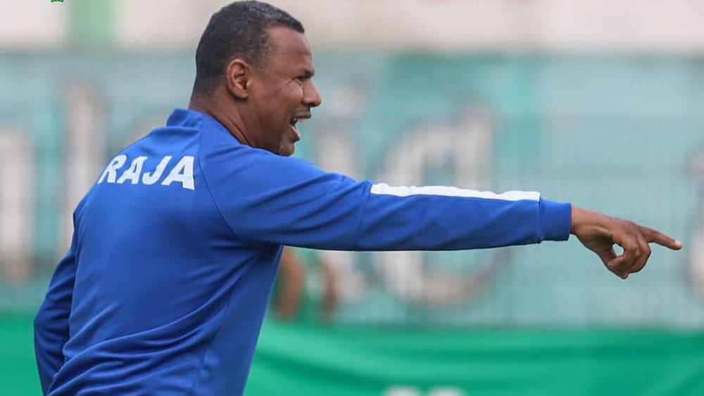 تشكيلة الرجاء في "النهائي العربي".. الشابي يدفع بثنائية "الحداد والهدهودي" في الدفاع ويضع الحافيظي خلف "ثلاثي الهجوم" المكون من "رحيمي ومتولي وبنحليب"