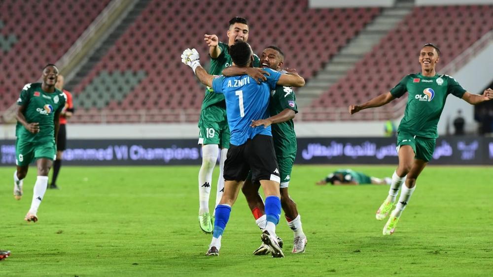 الملك محمد السادس يهدي فريق الرجاء الرياضي هبة ملكية بقيمة مليار سنتيم